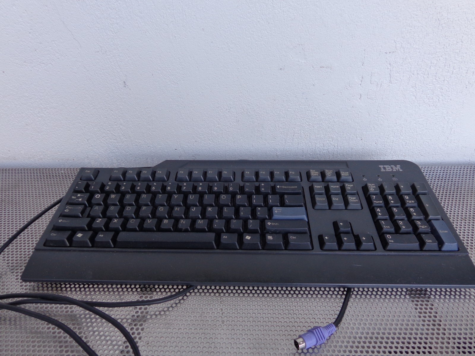 IBM PS/2 Black Keyboard KB-0225 32P5100 104 Keys LENOVO CEM 03-11