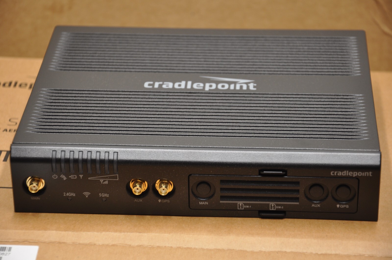 Cradlepoint AER2200 600Mbps Cellular Router (BA12200600MNNN) NEW