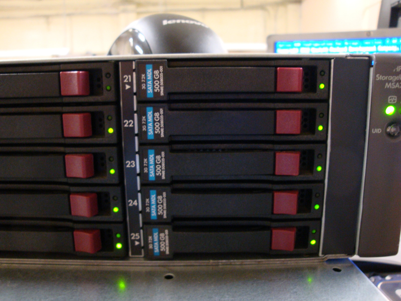 HP MSA70 SAS / SATA Array with  25 Slots 