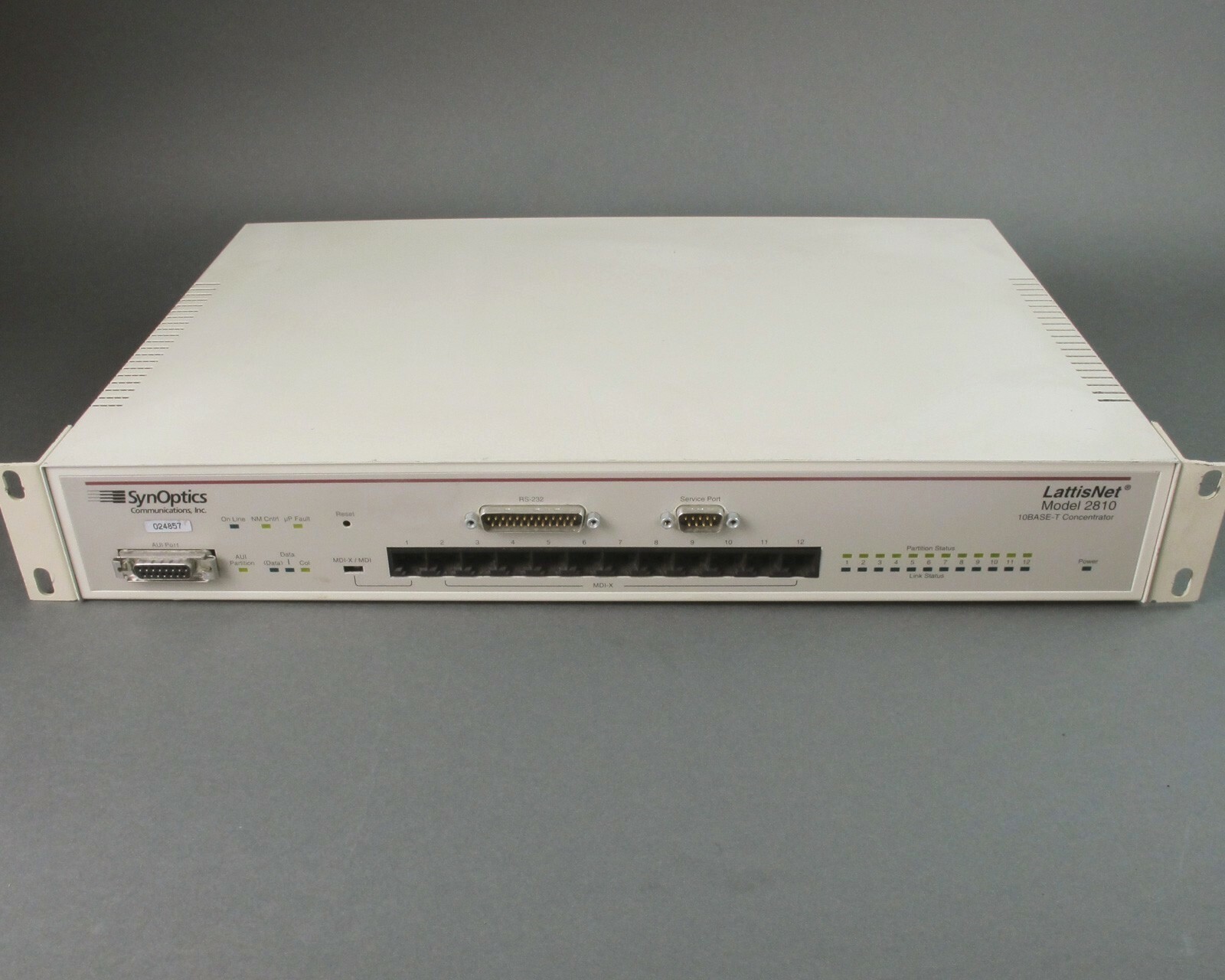 SynOptics Communications LattisNet Model 2810B - 10BASE-T Concentrator