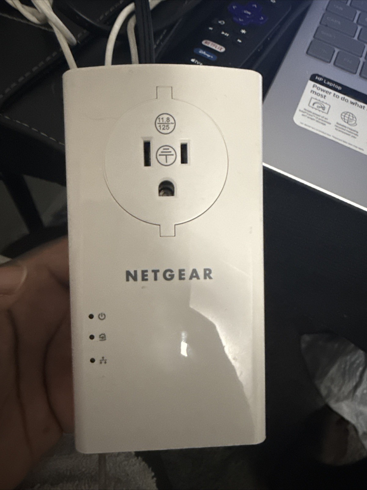 NETGEAR PLP2000 Extra Outlet Powerline Adapter 2000 Mbps