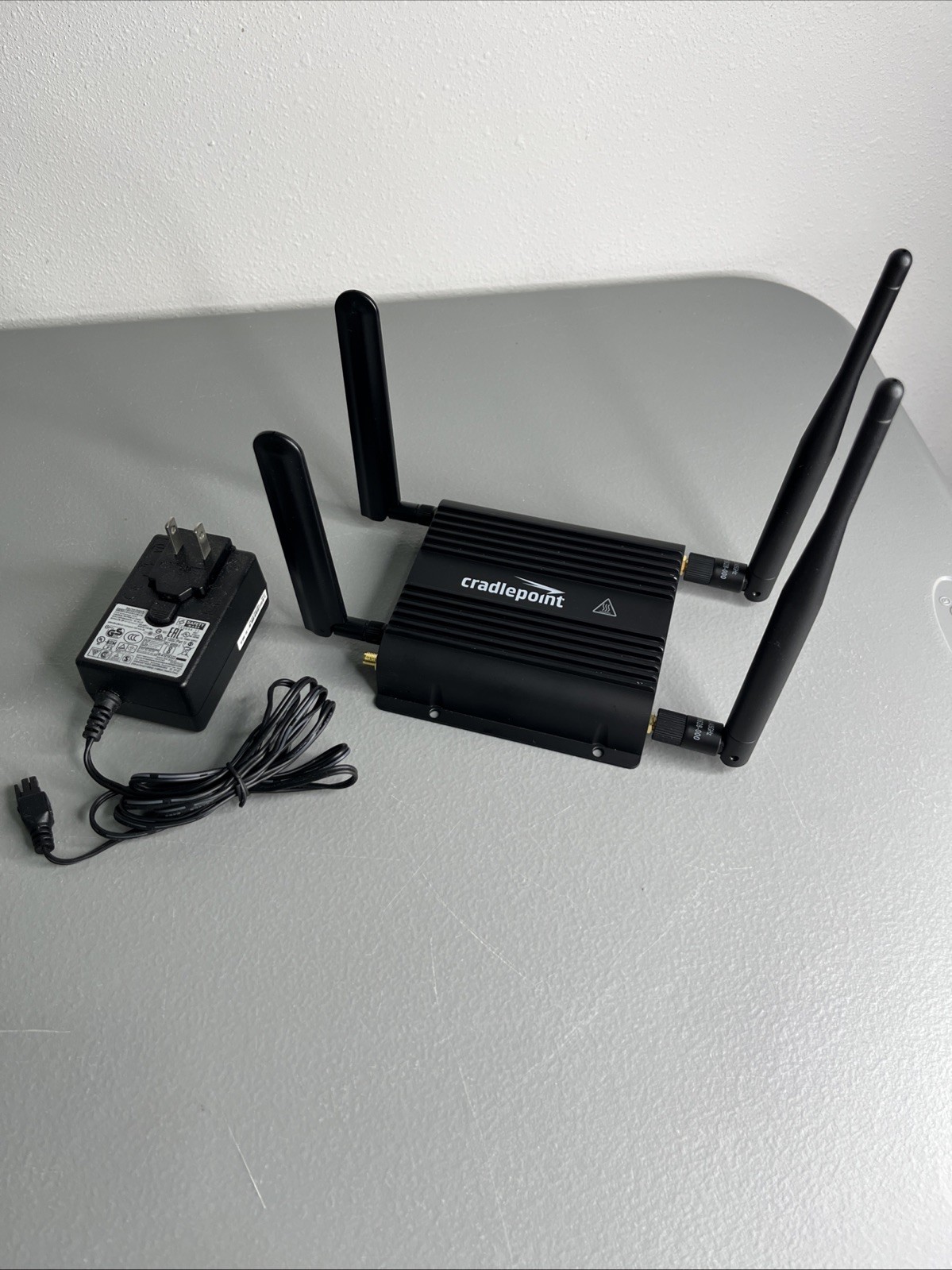 Cradlepoint IBR900-1200M-B LTE Router – 4 Antennas + PSU – Used, Tested