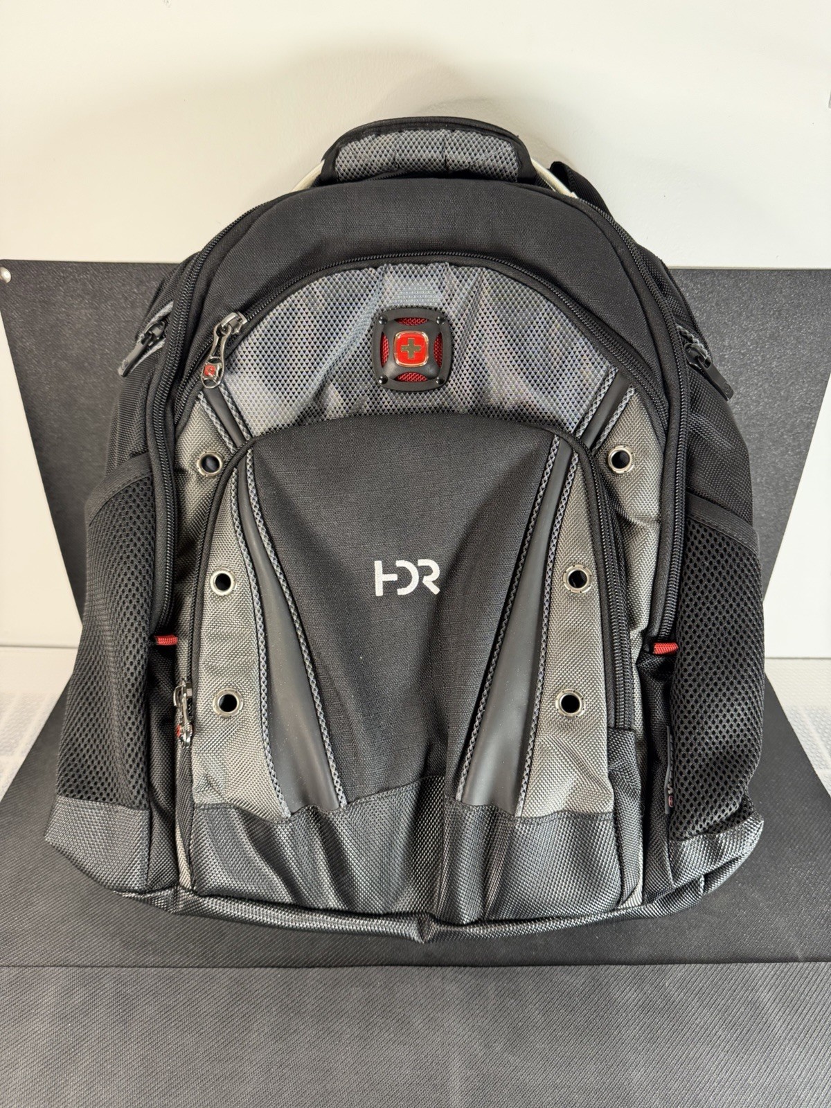 Swiss Gear Wenger Synergy 16" Laptop Backpack, Black/Gray 27305140 -New, No Tags