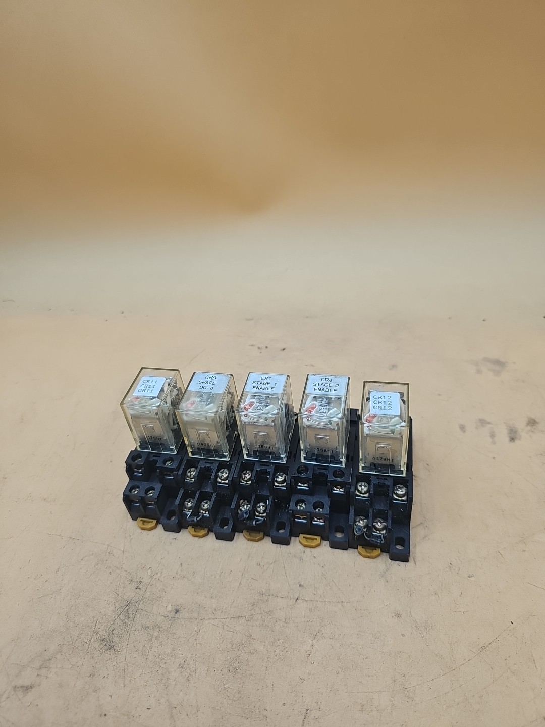LOT OF 5 OMRON LY1 IEC255 24VDC RELAYS W/ BASES