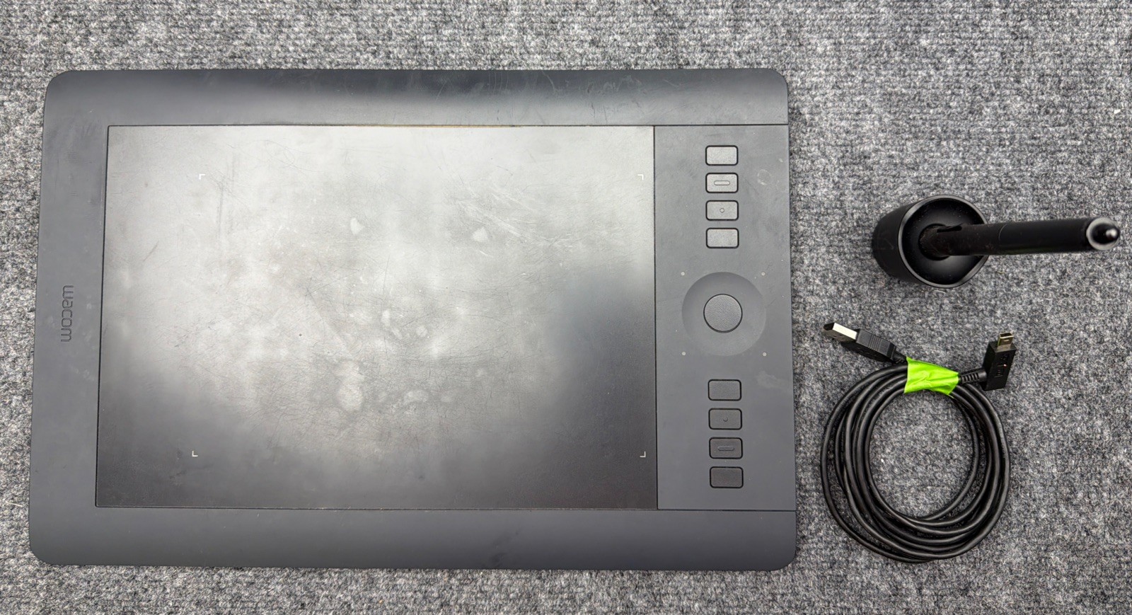 Wacom PTH651 Intuos Pro Pen and Touch Tablet - Black