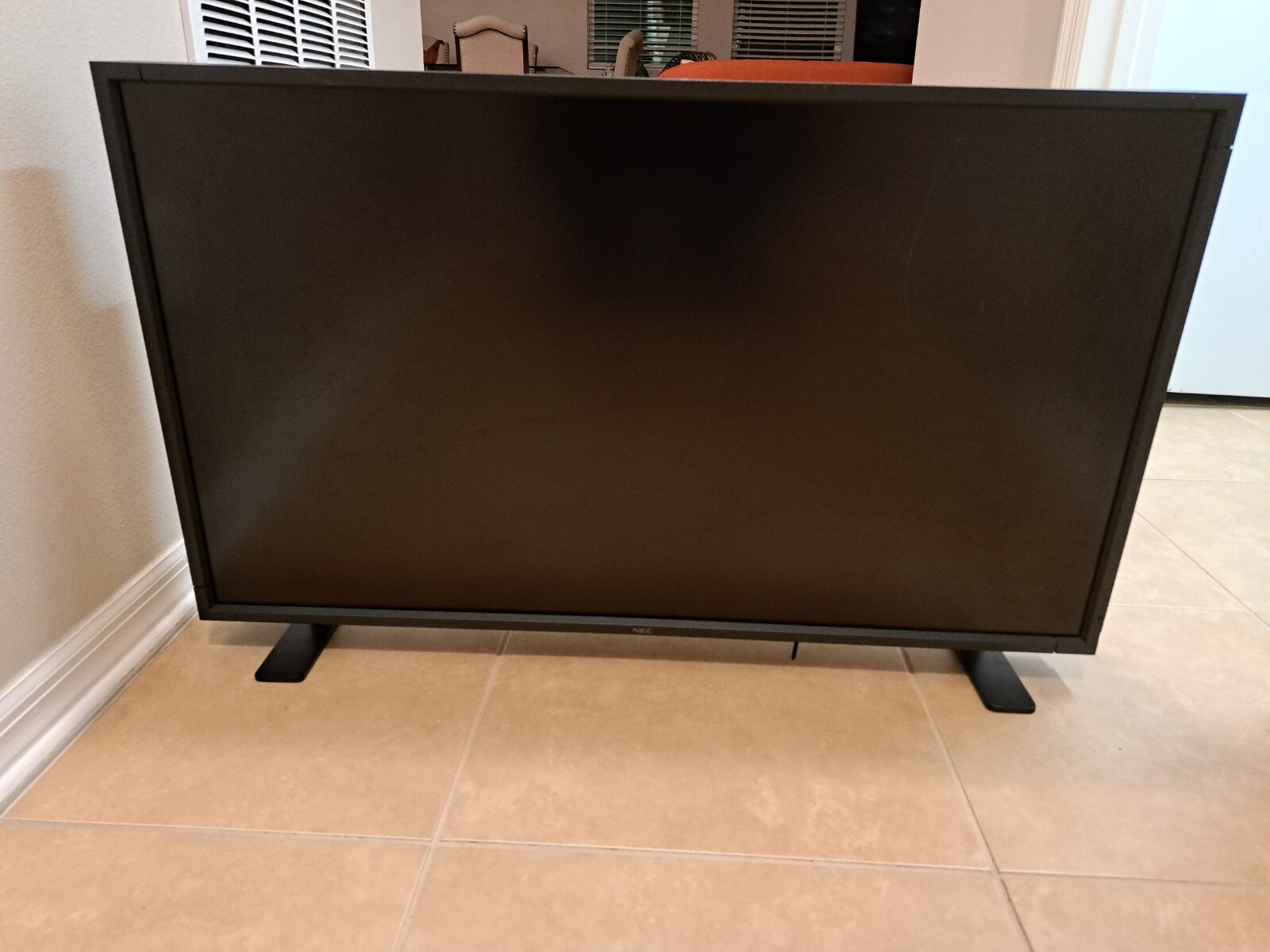 NEC MultiSync LCD4020 Mdl L406T6 LCD TV Monitor/ Digital Signage +Stand. SCRATCH