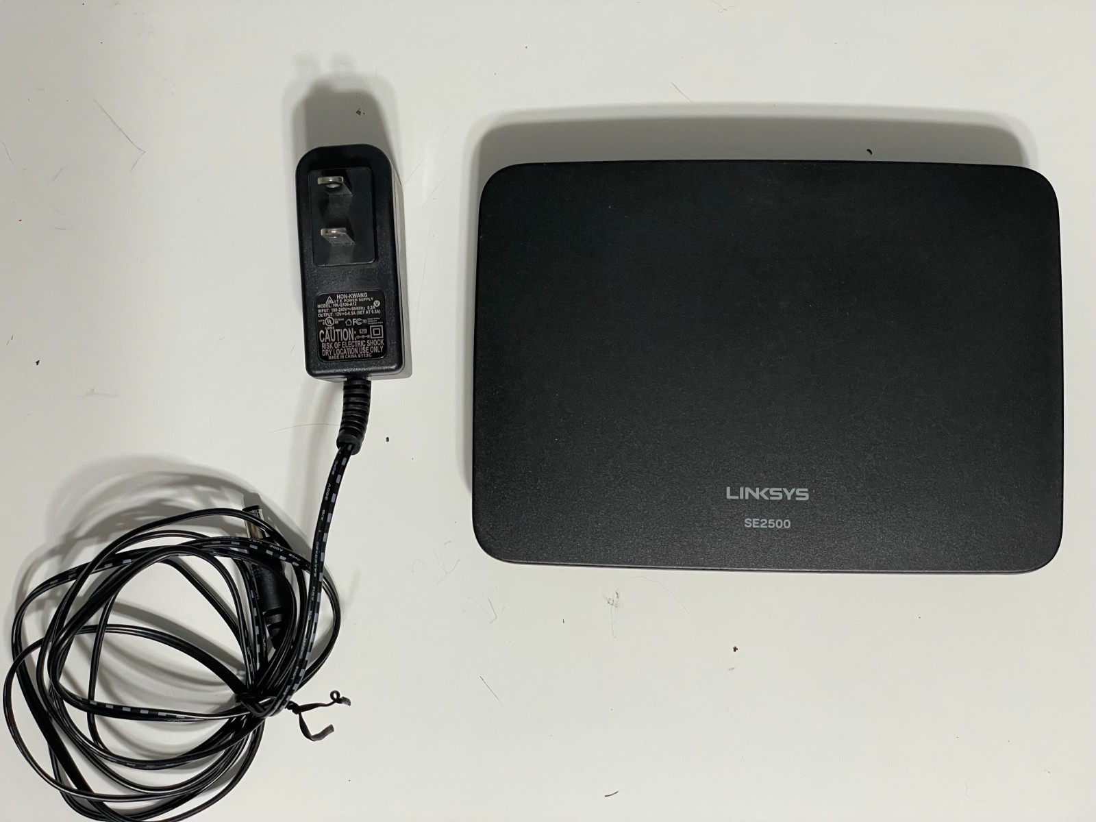 Cisco Linksys SE2500 5-Port Ethernet Switch with Power Adapter