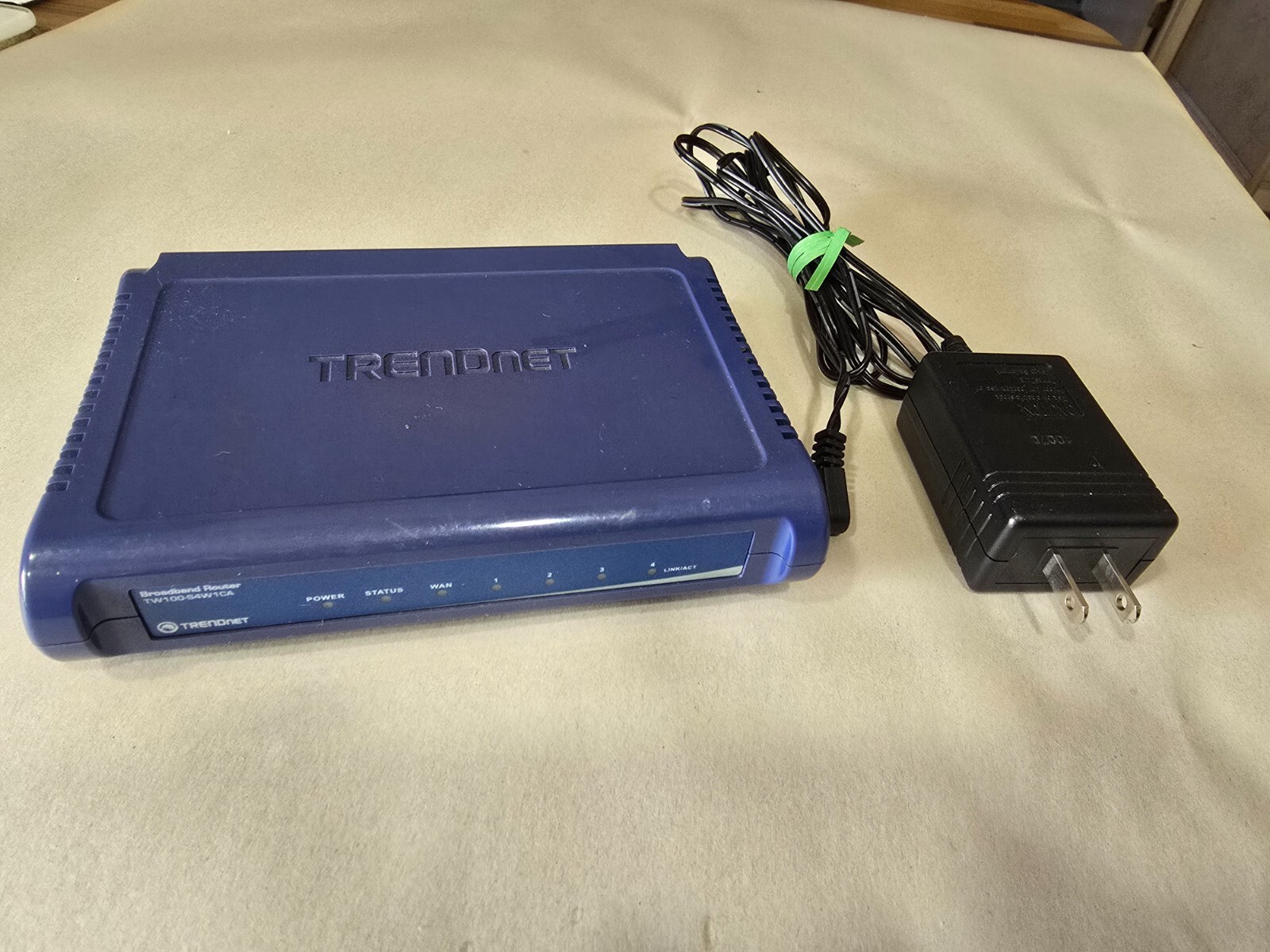 TRENDnet TW100-S4W1CA 4-Port 10/100 Wired Router (DHTW100S4W1CA)