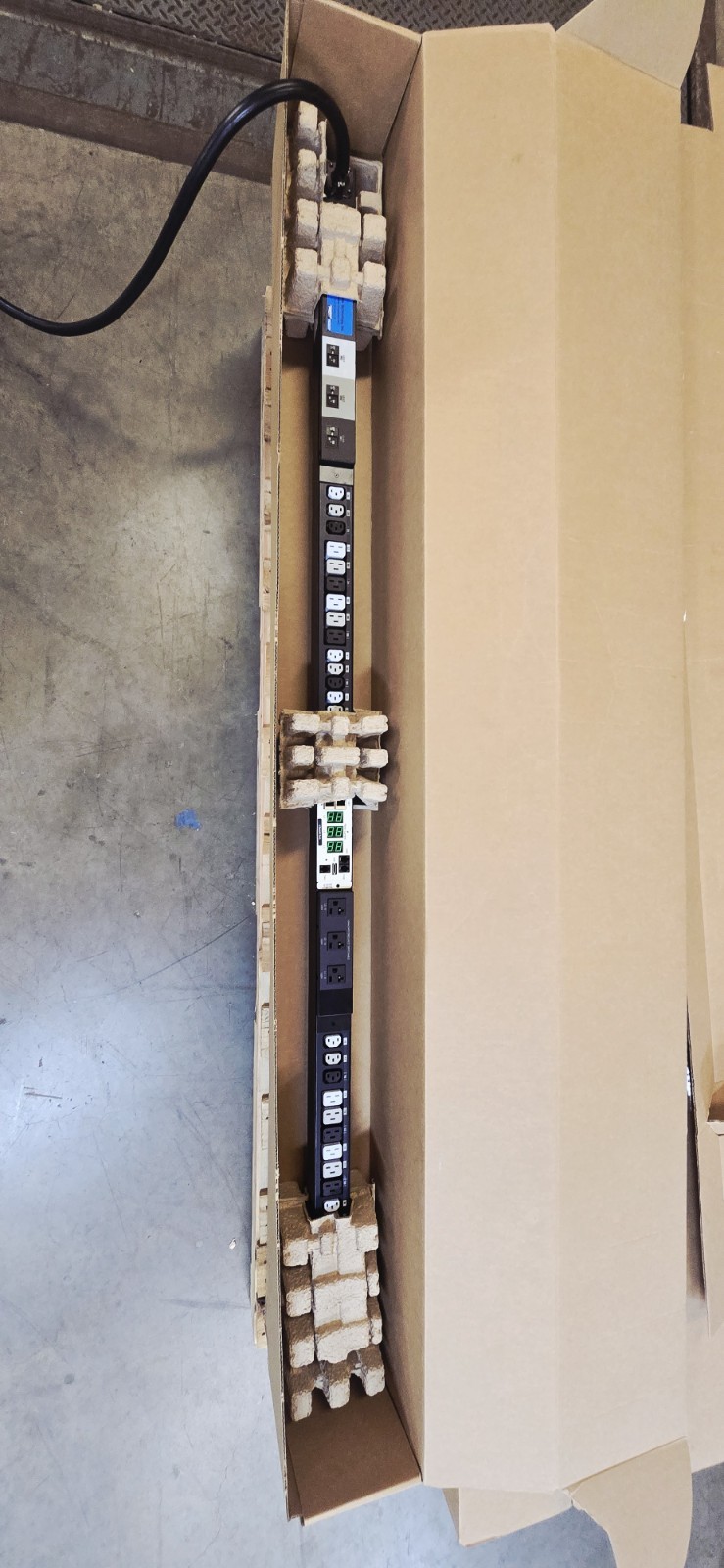 Server Technology CUSTOM Smart Master PRO2 (24xC13 + 12xC19) + (3) NEMA 5-20R 