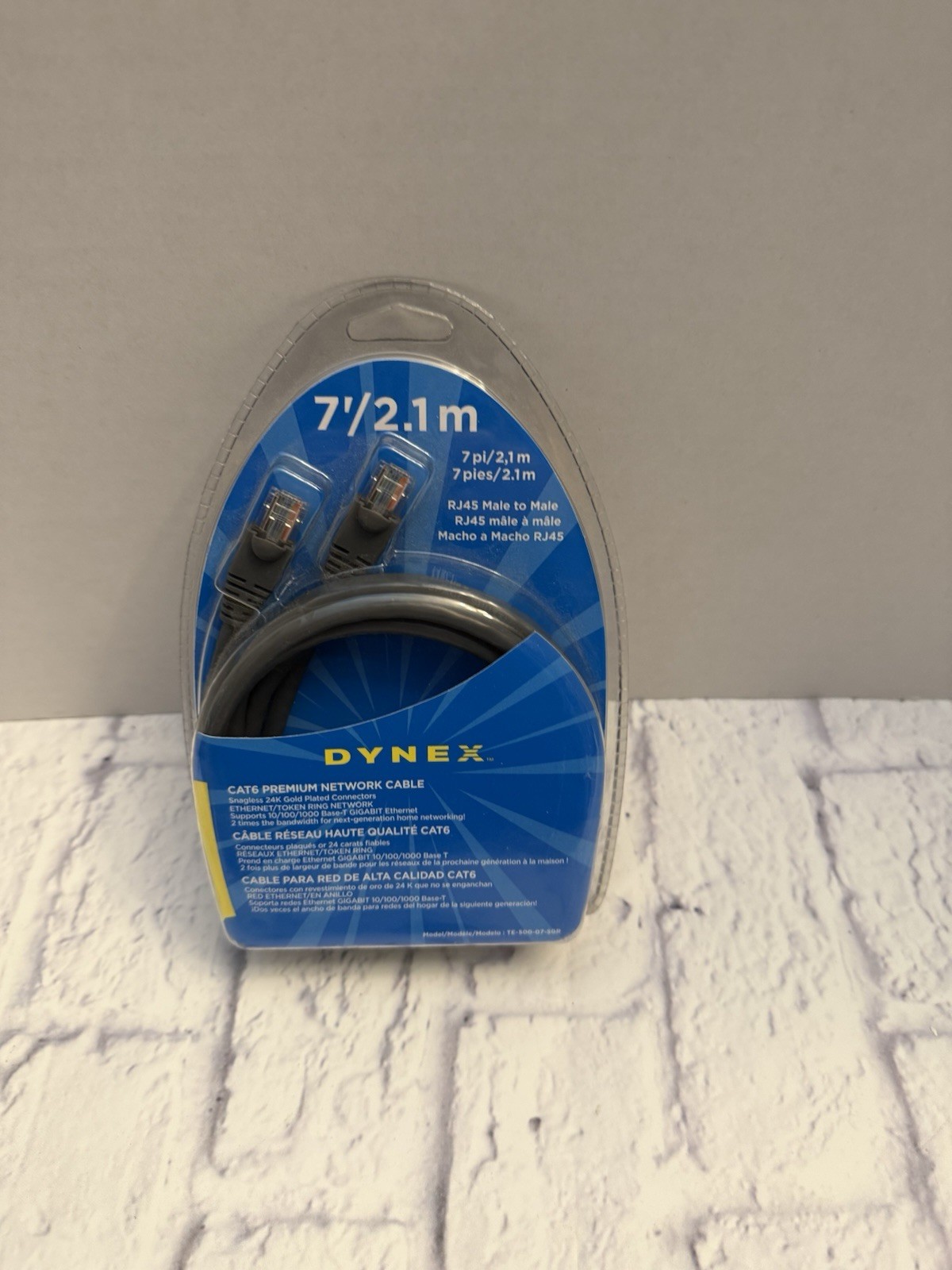 Dynex CAT6 Premium Network Cable RJ45 Male to Male 7' / 2.1m Snagless 