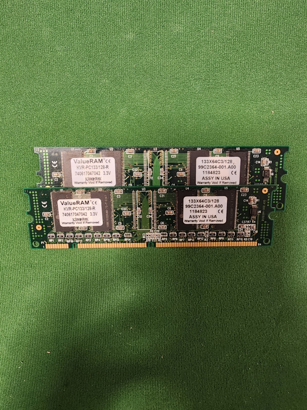 Kingston PC-133 128 MB DIMM 133 MHz SDRAM Memory (KVR-PC133/128-R) 3.3V