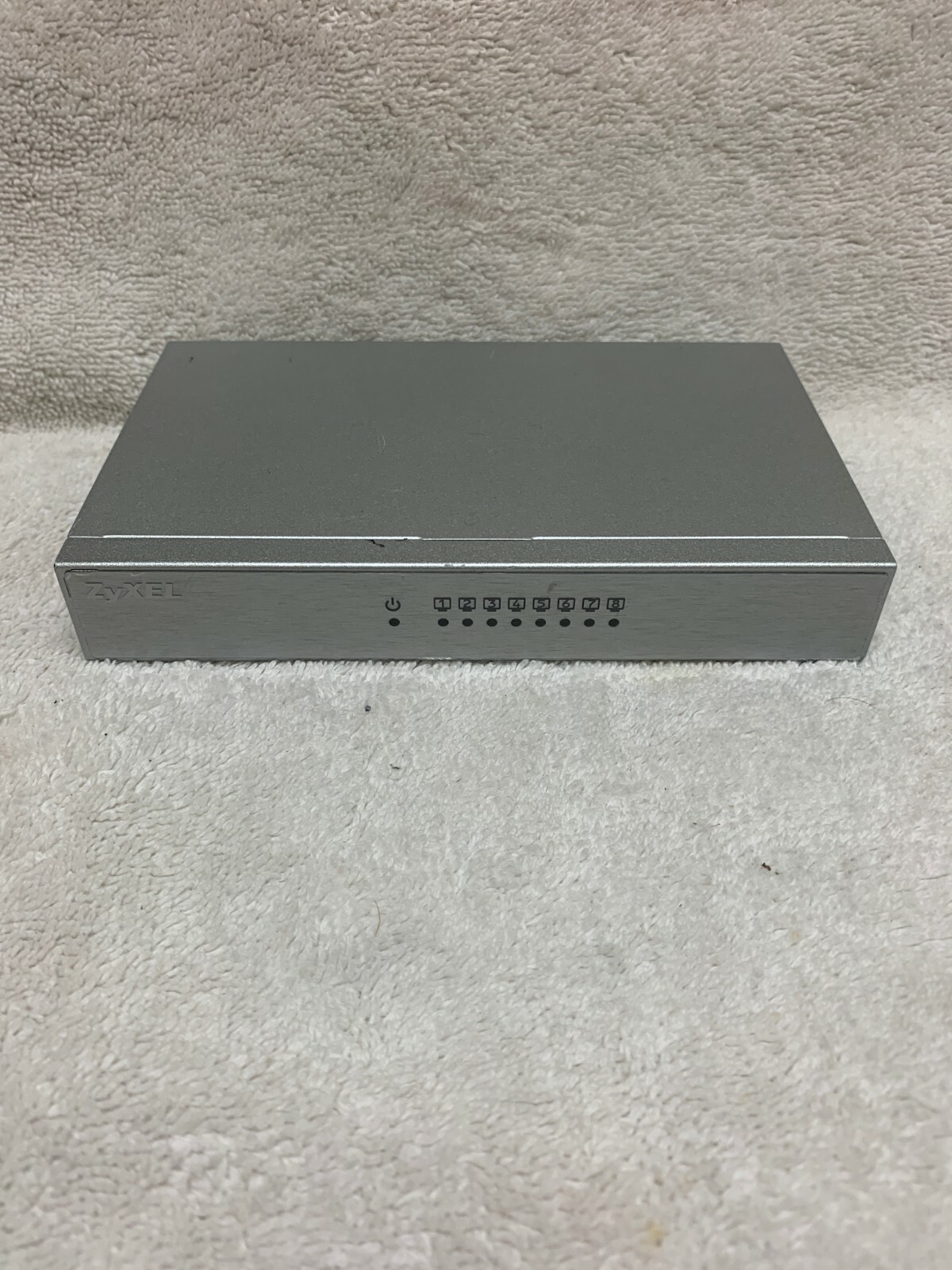ZyXEL GS-108B v2 8-port Desktop Gigabit Ethernet Switch