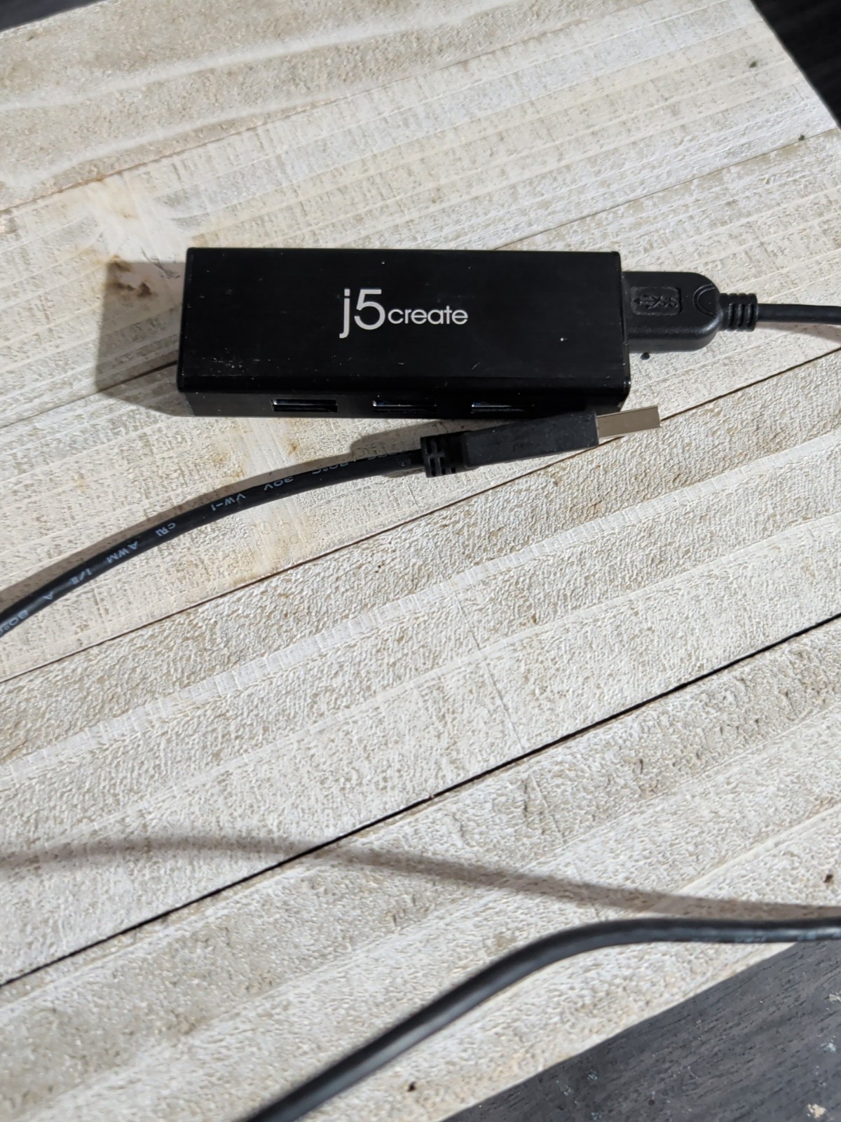 j5create USB™ 3.0 4-Port Hub With Cord USB 