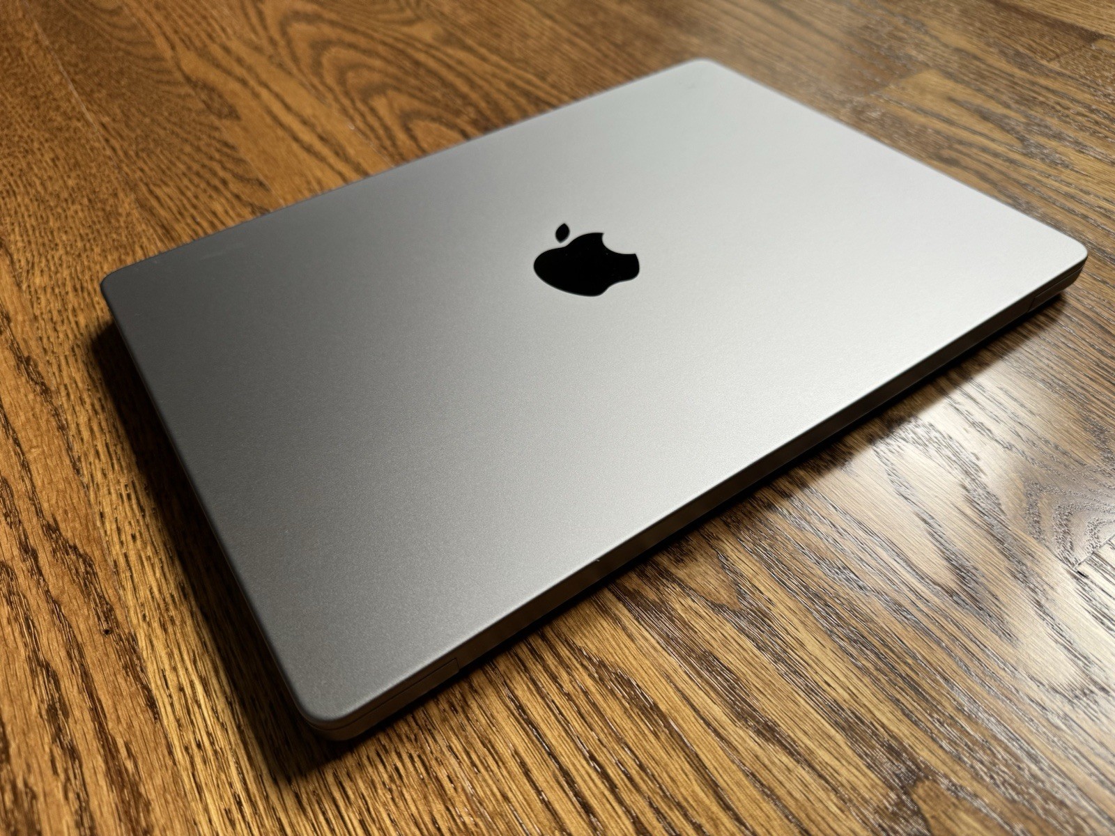 Apple MacBook Pro 14.2'' Laptop MPHE3LL/A Space Gray 512 GB 16 GB 