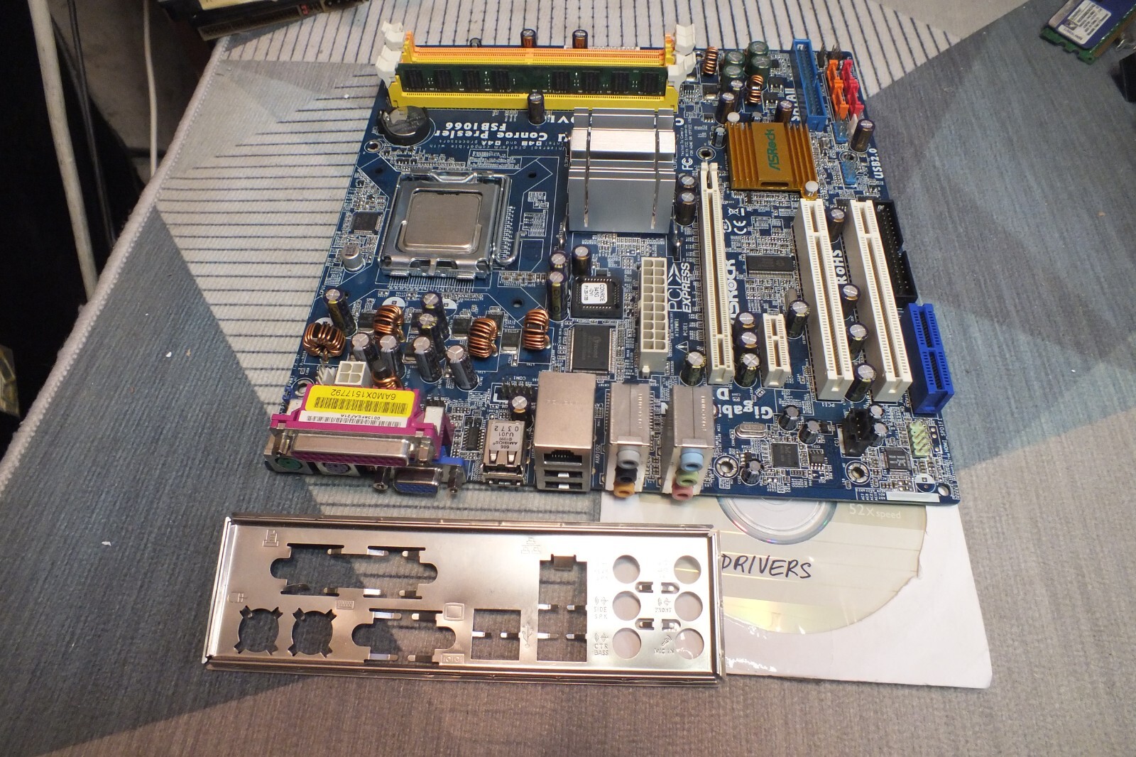 ASRock ConRoe945G-DVI, REV.1.01, LGA 775, Intel Motherboard +CPU 1.8GHz+2Gb+I/O