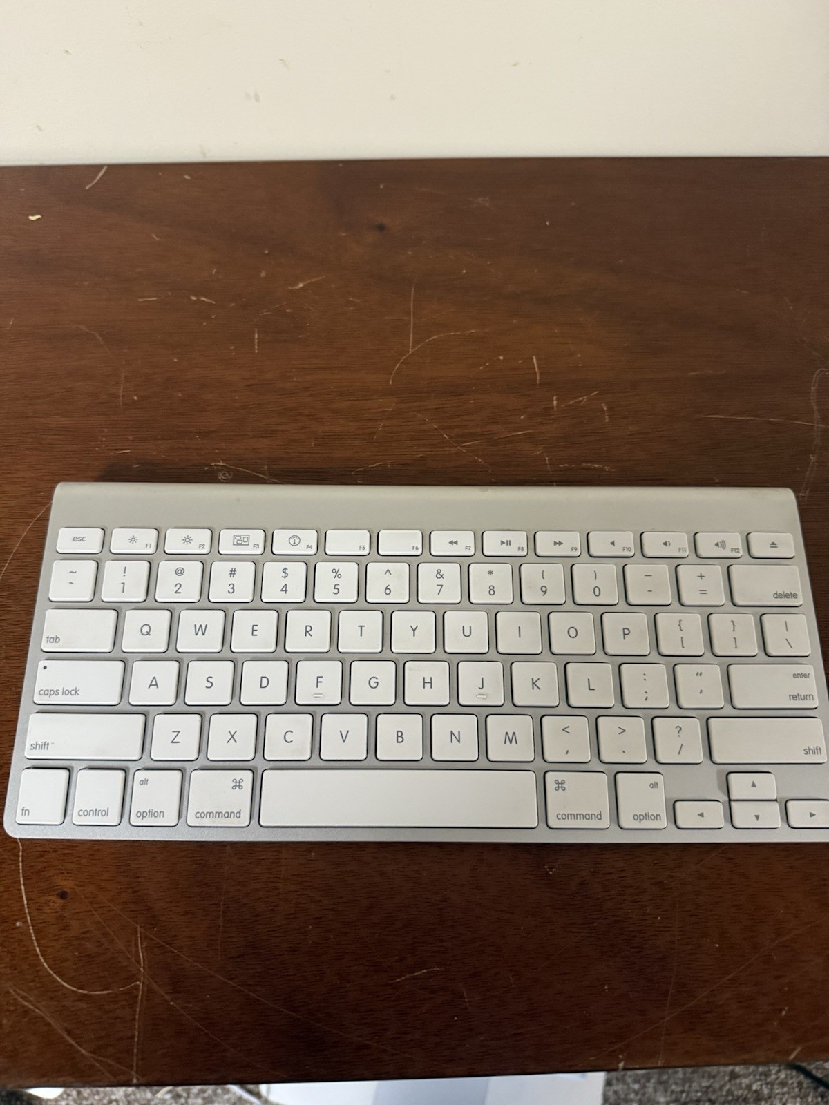 Apple Wireless Keyboard A1314 Bluetooth Aluminum Silver Excellent Condition