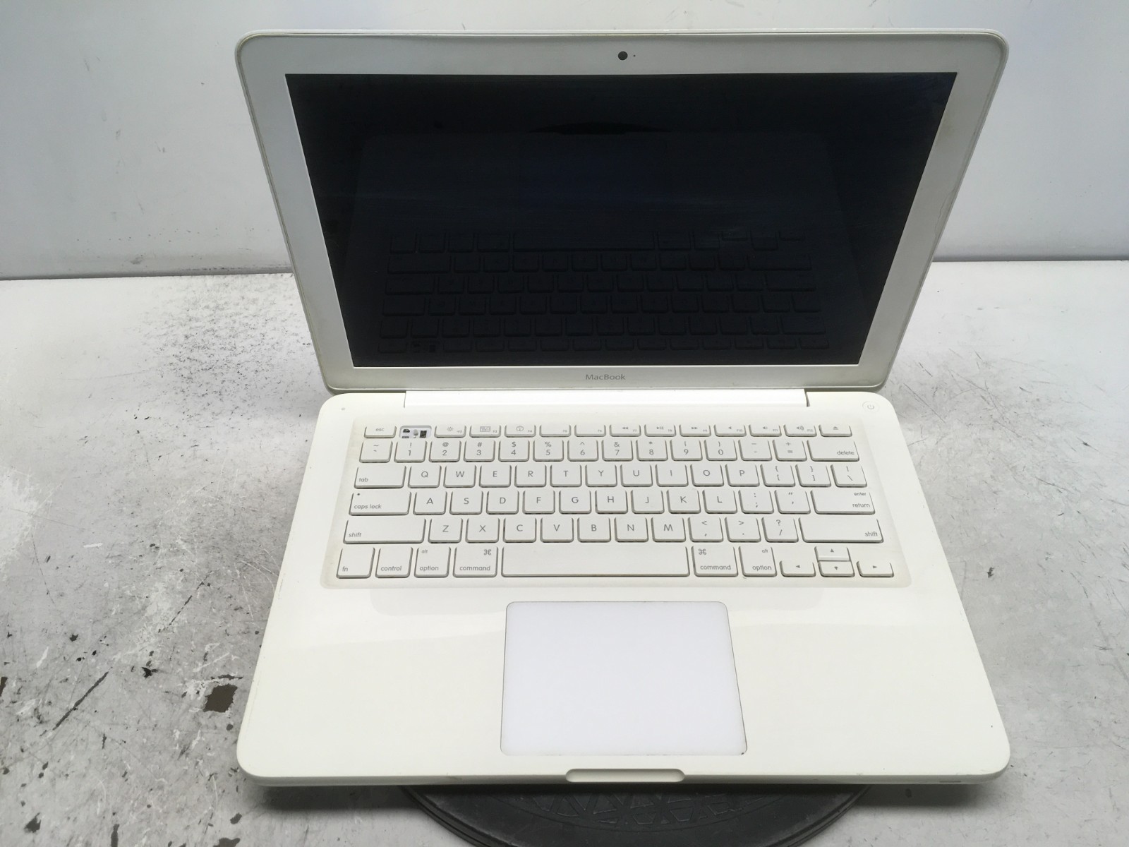 Apple MacBook A1342 Core 2 Duo 2 GB NO HDD No Batt