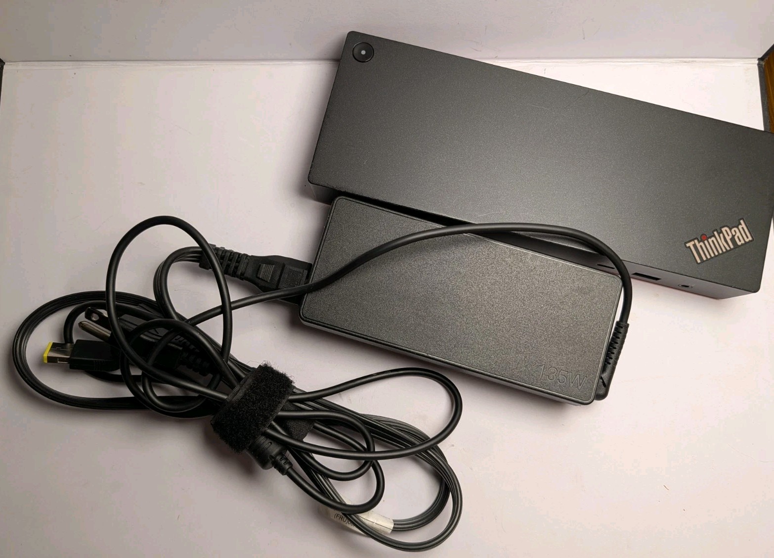 Lenovo ThinkPad Universal Thunderbolt 4 Dock 40B0 DK2131 w/ 135W Adapter