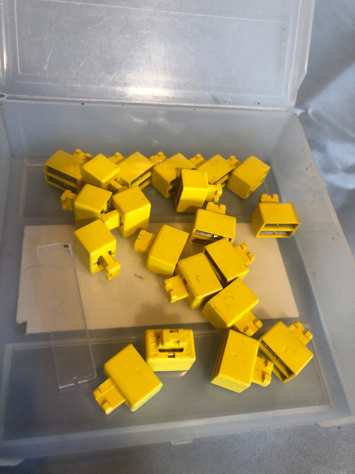 LOT of 20 Siemon SMBC-2 Yellow Bridging Clips #F47
