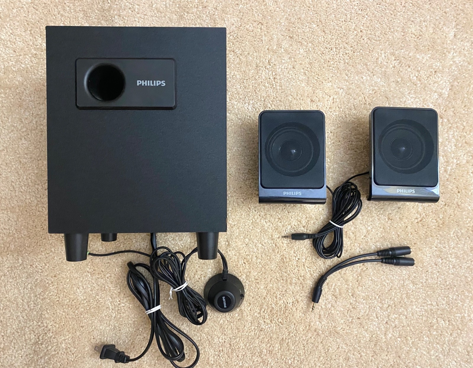 Philips 2.1 Multimedia Speakers, Subwoofer, Control Dial SPA1312/27