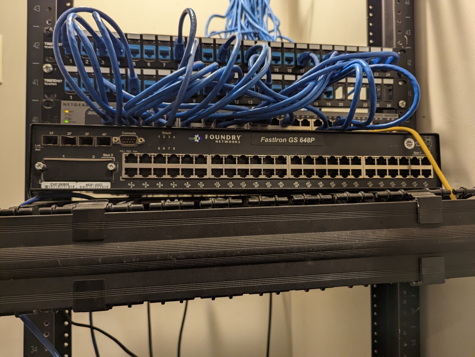 Foundry Networks FastIron GS 648P 48-Port PoE Ethernet Switch