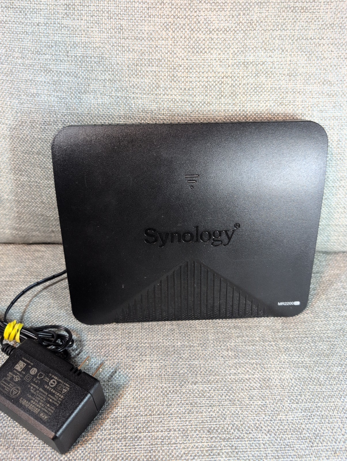 Synology MR2200ac Wireless Mesh Router Wifi W/AC adpater - USED