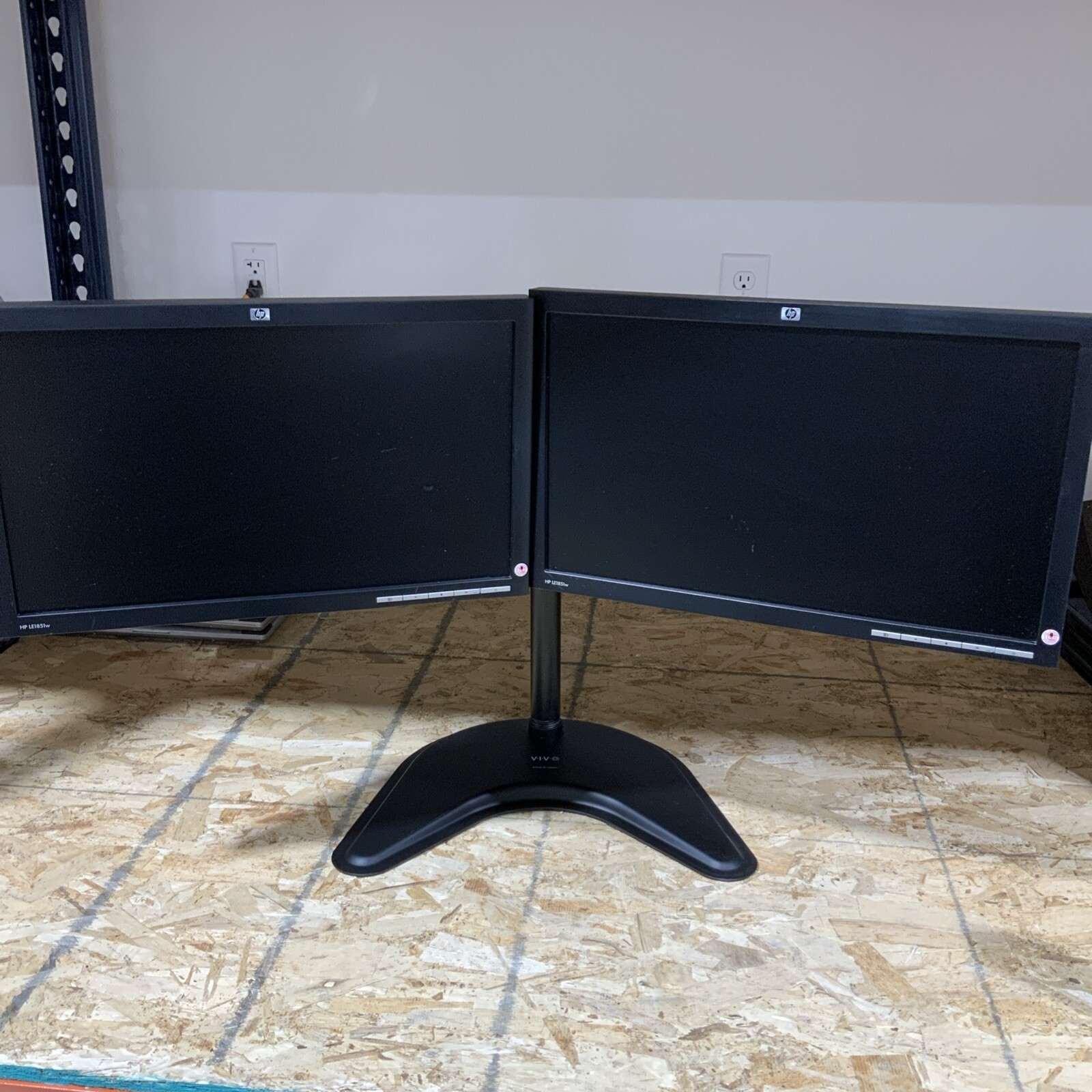 Dual (2) HP LE1851W 18.5" Widescreen LCD Monitor W/ Dual Monitor Stand