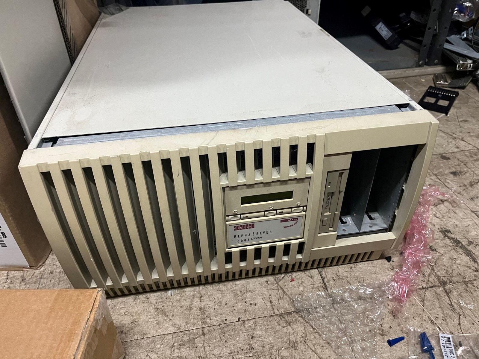 DEC Digital AlphaServer 1000A 500mhz, 128 mb , 4 gb VMS rackmountable