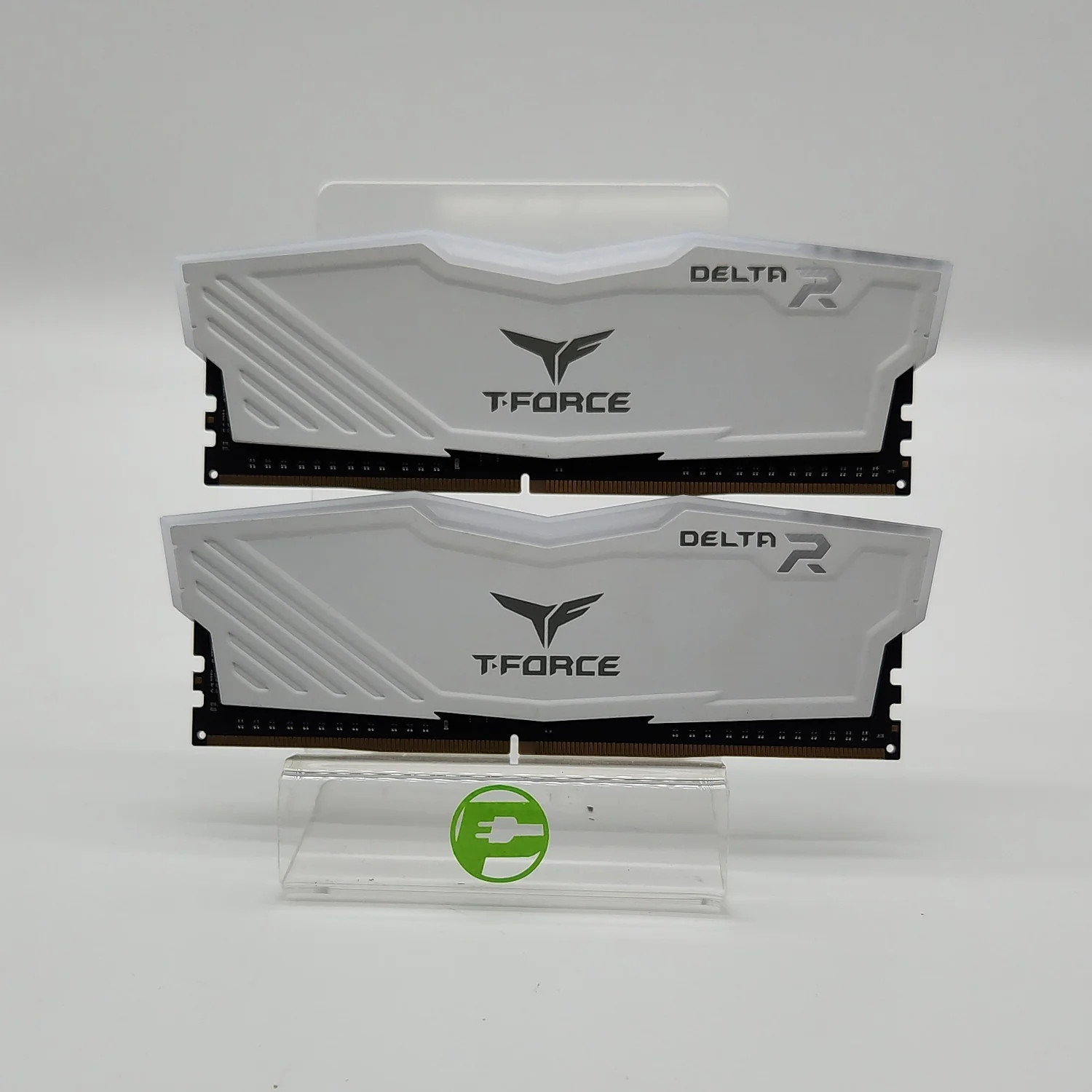 TeamGroup T-Force Delta RGB 16GB (2x8GB) RAM DDR4 3600MHz TF4D48G3600HC18JBK