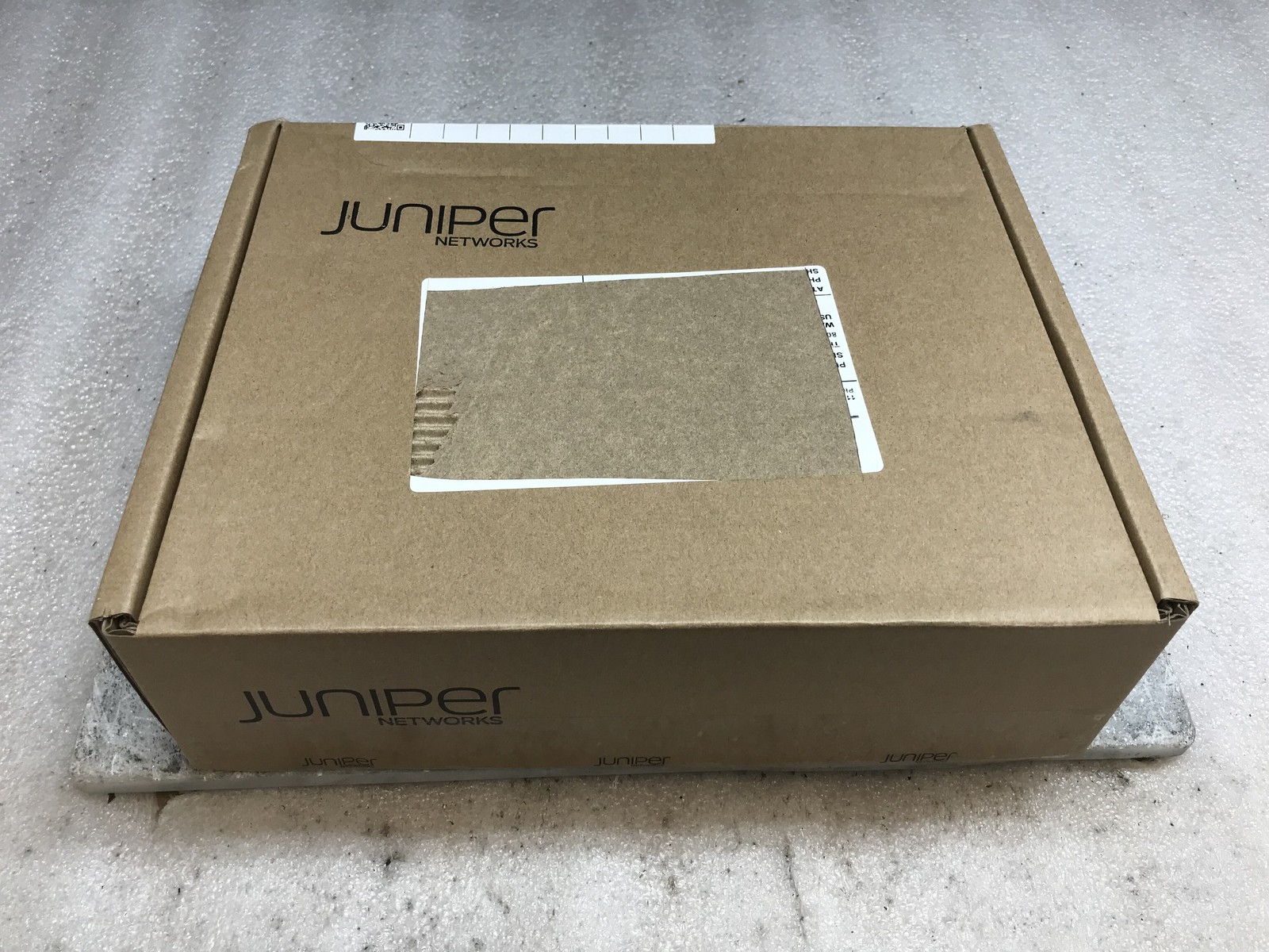 Juniper Networks EX4100-F-12-WMK SWITCH WALL MOUNT BRACKET  KIT