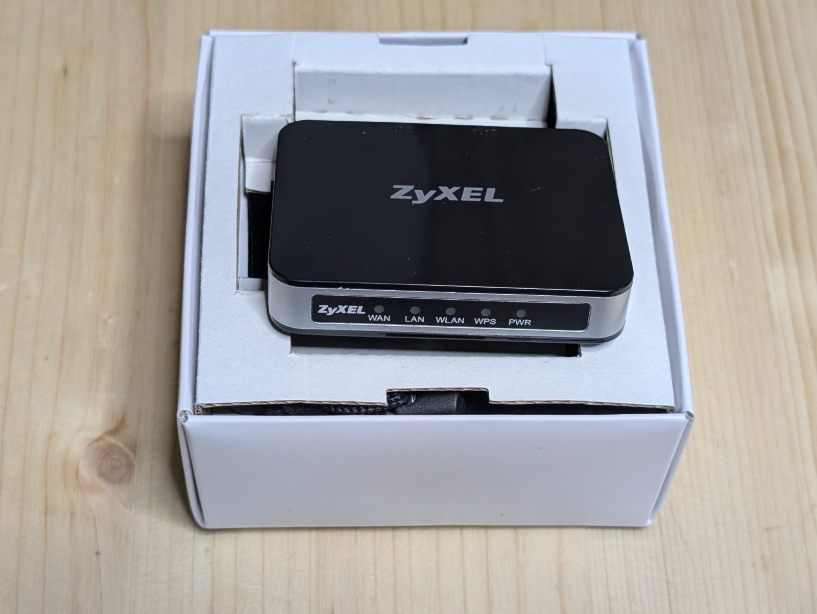 ZyXEL MWR-102 150 Mbps 2-Port 10/100 Wireless N Travel Router, Hotspot