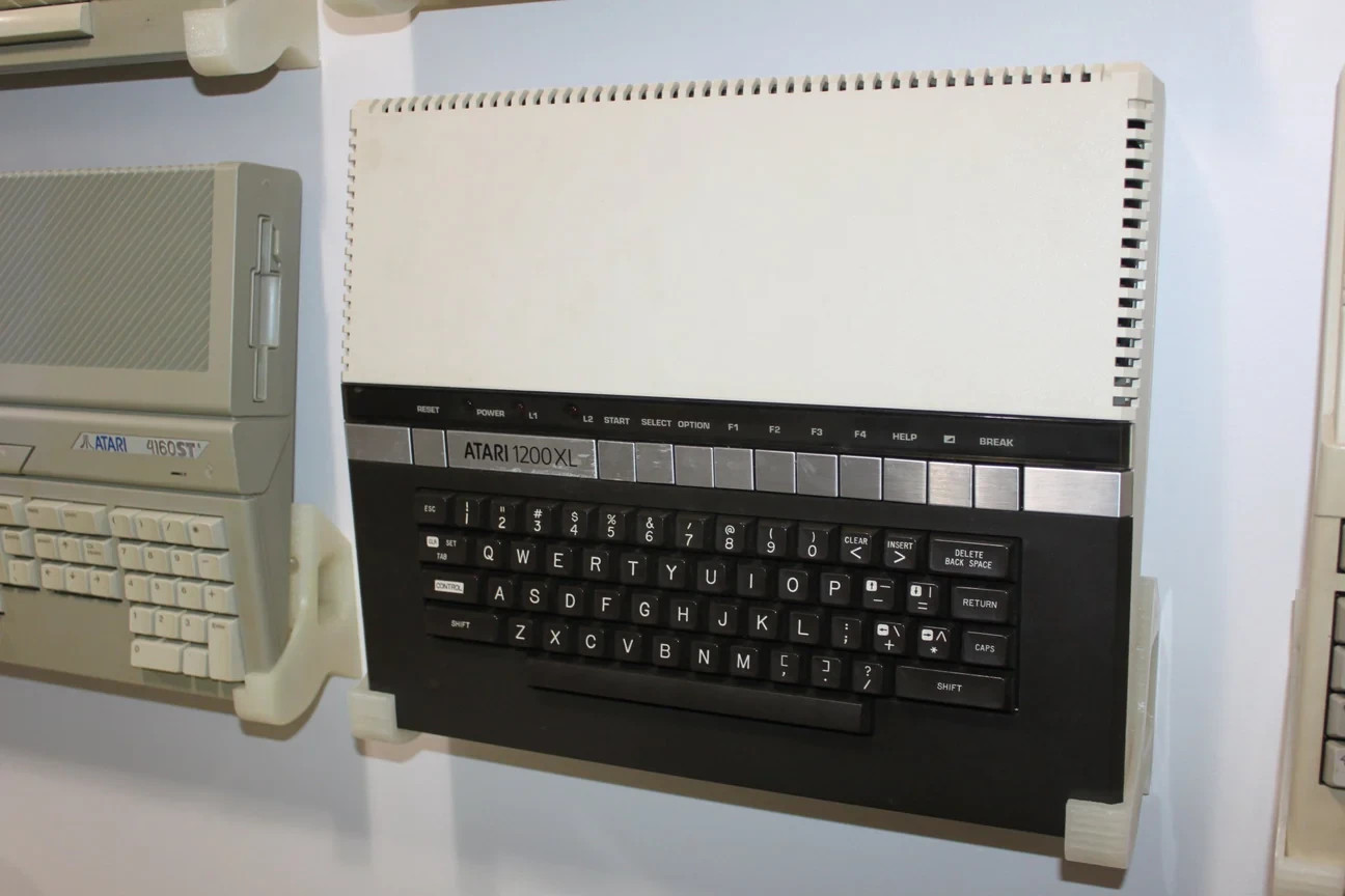 Atari 1200XL  Presentation Stand and Wall Mount