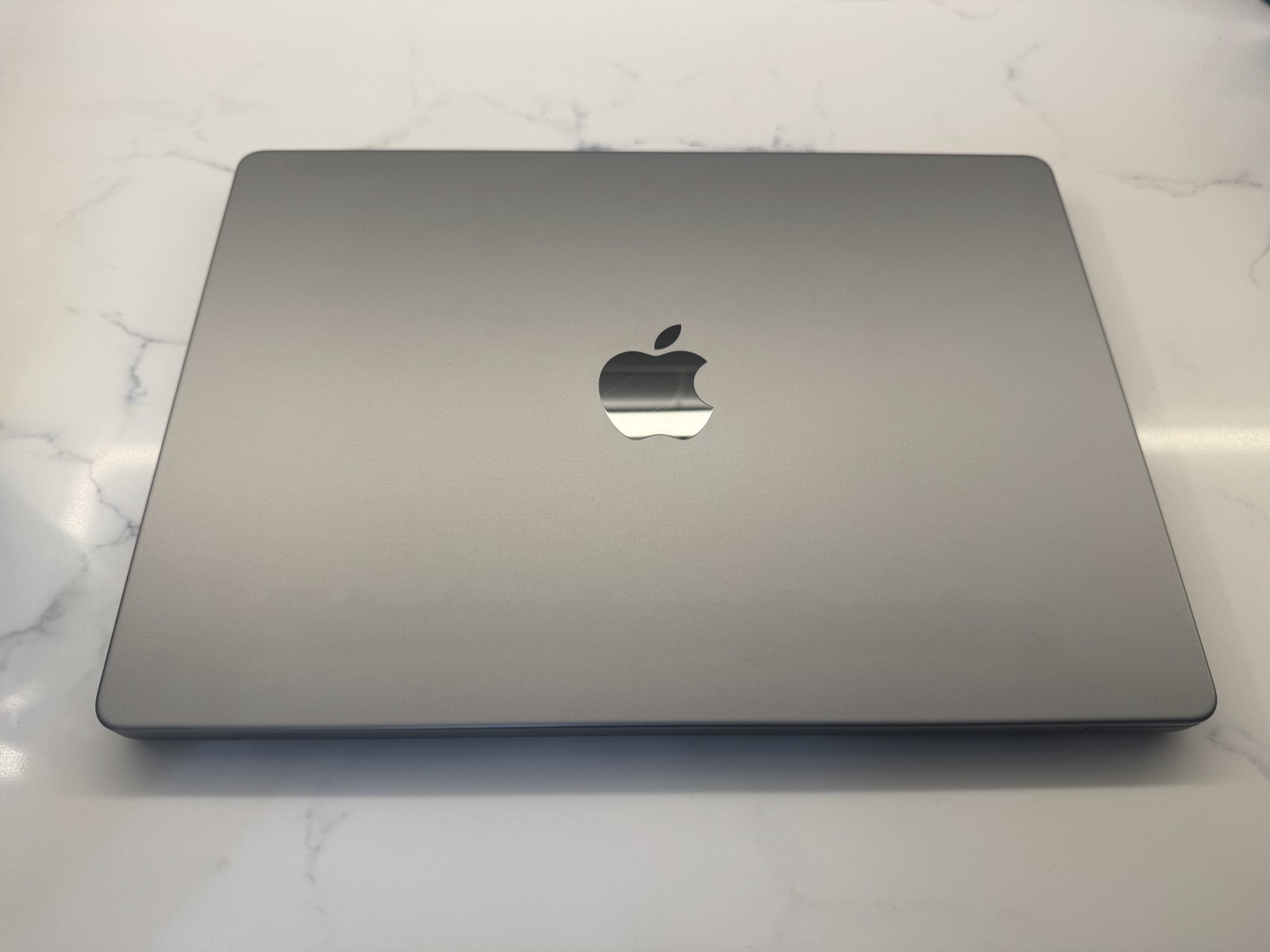MacBook Pro M1 Pro 8-Core CPU and 14-Core GPU 14" (Late 2021) 512GB SSD 32GB RAM