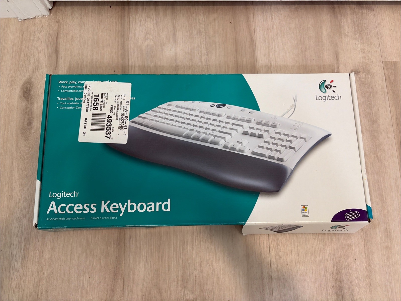 Vtg Logitech Access Keyboard PS/2 Wired 967225-0403 With Palm Rest Open Box