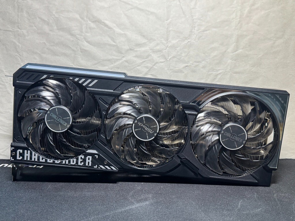 AMD Radeon RX 9070 XT 16 GB GDDR6 ASRock Challenger GPU/Graphics Card