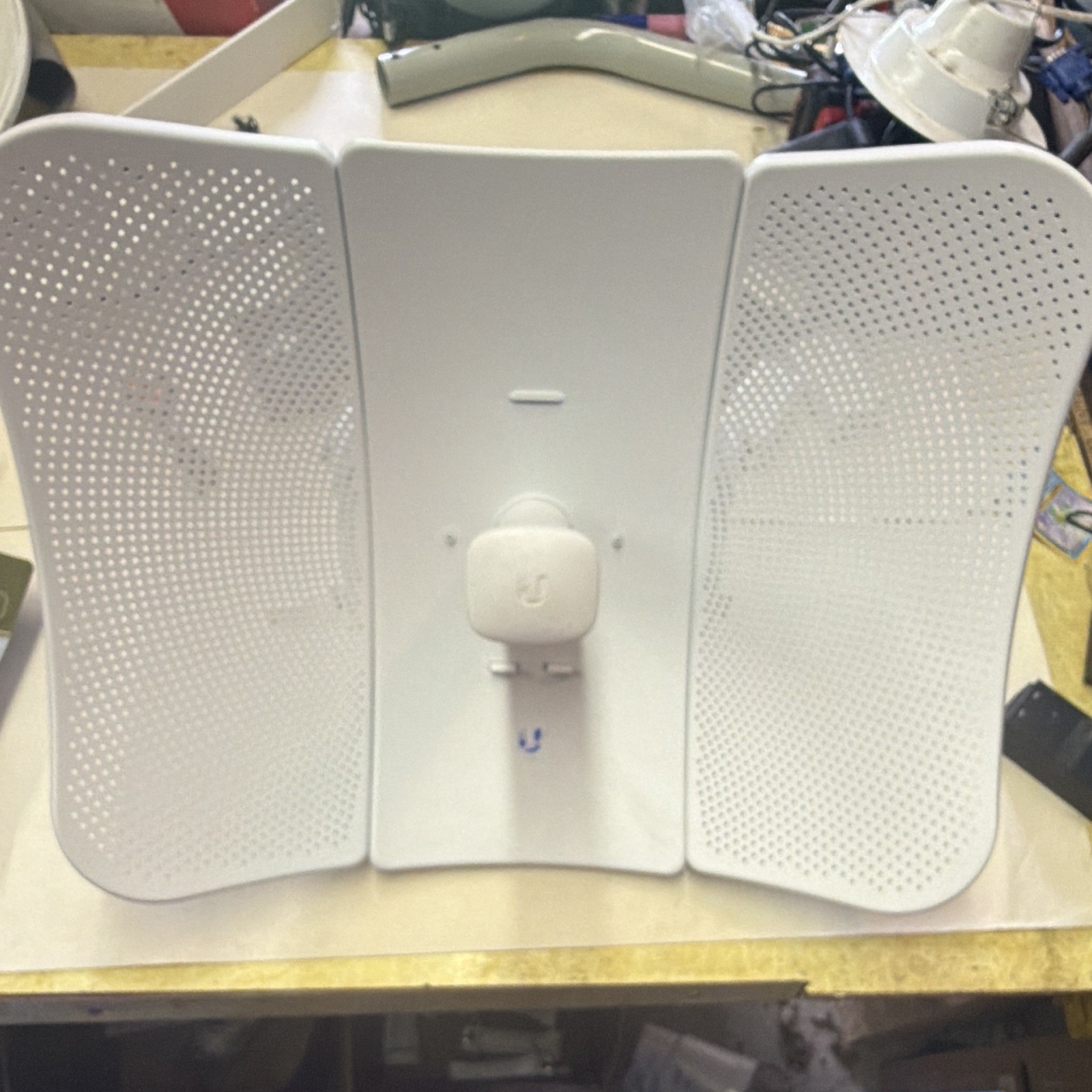 Ubiquiti Networks airMAX PowerBeam Mono-Directional Antenna w/ Pole Mount Clamp