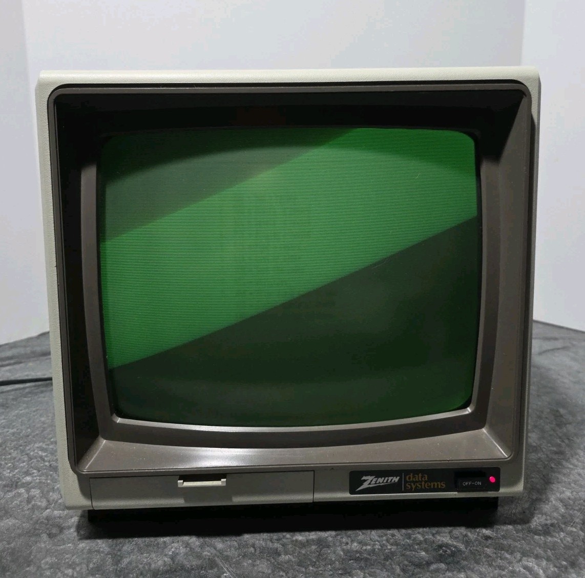 Vtg RETRO Zenith Data Systems Computer Monitor ZVM-123 Powers On, Parts/repair