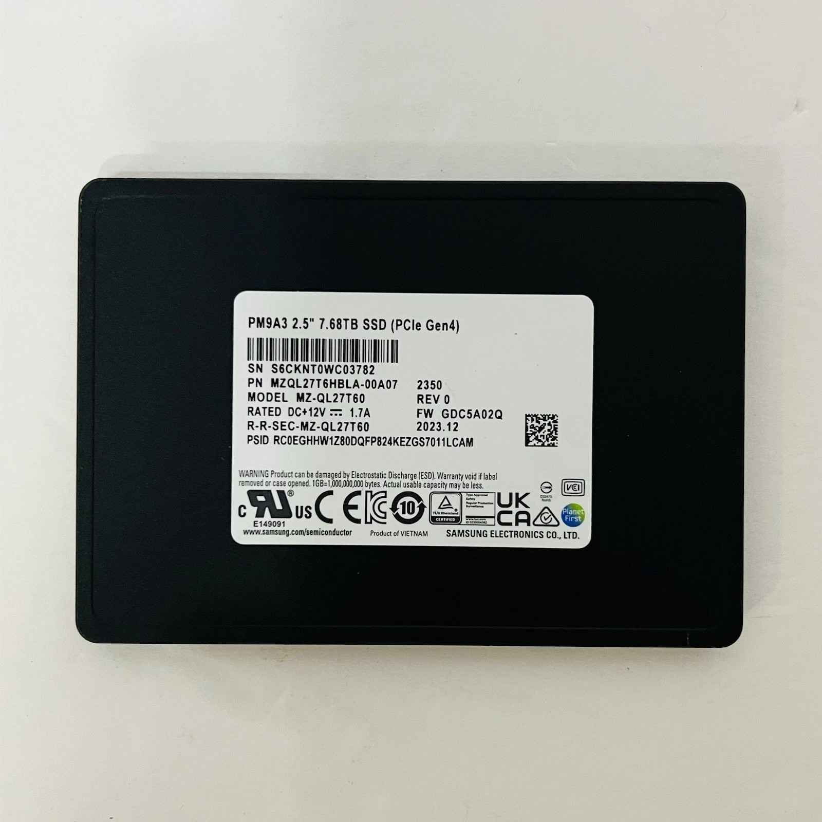 Samsung PM9A3 Series 7.68TB PCIe Gen4 NVMe U.2 2.5'' SSD MZ-QL27T60