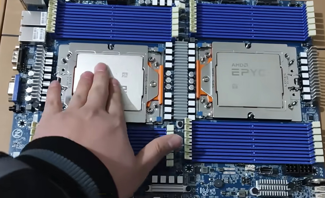 Gigabyte MZ73-LM0 Server MotherBoard Support AMD EPYC 9004 /9005