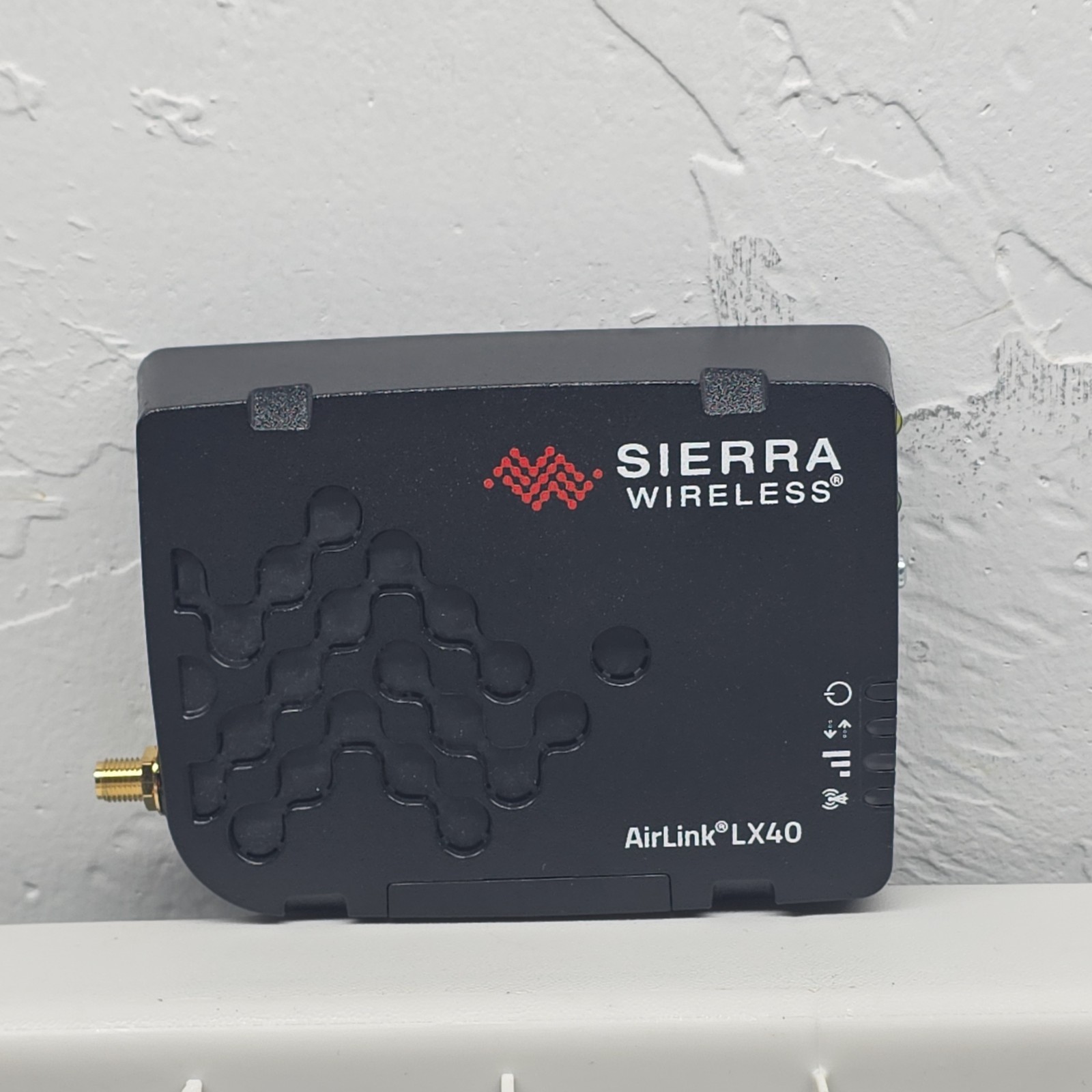 Sierra Wireless AirLink LX40 LTE Router Unlocked USB RJ-45 Ethernet Black  