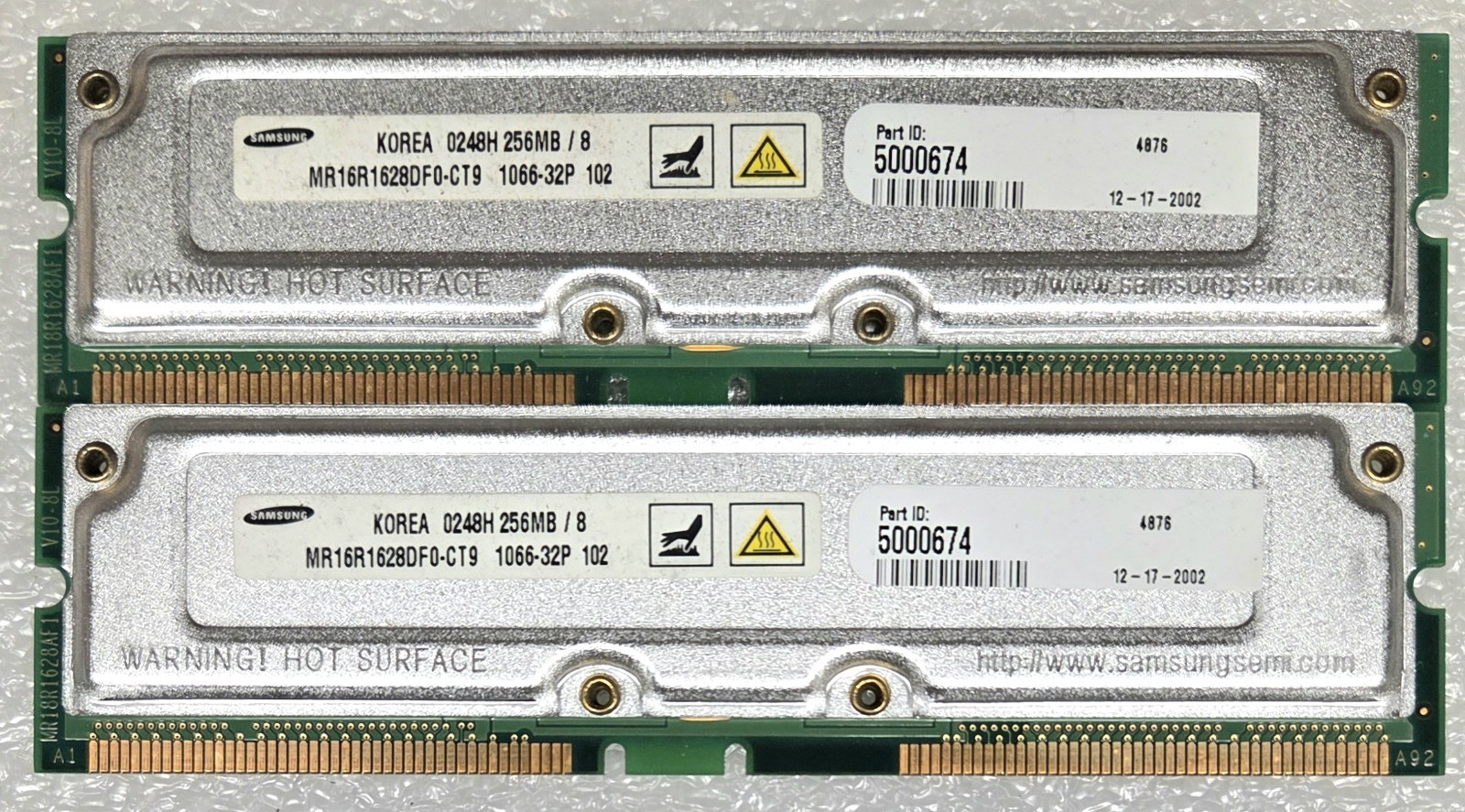 2x Infineon 256MB 800Mhz 45ns Rambus Direct RDRAM, ECC, HYR1812840G-845