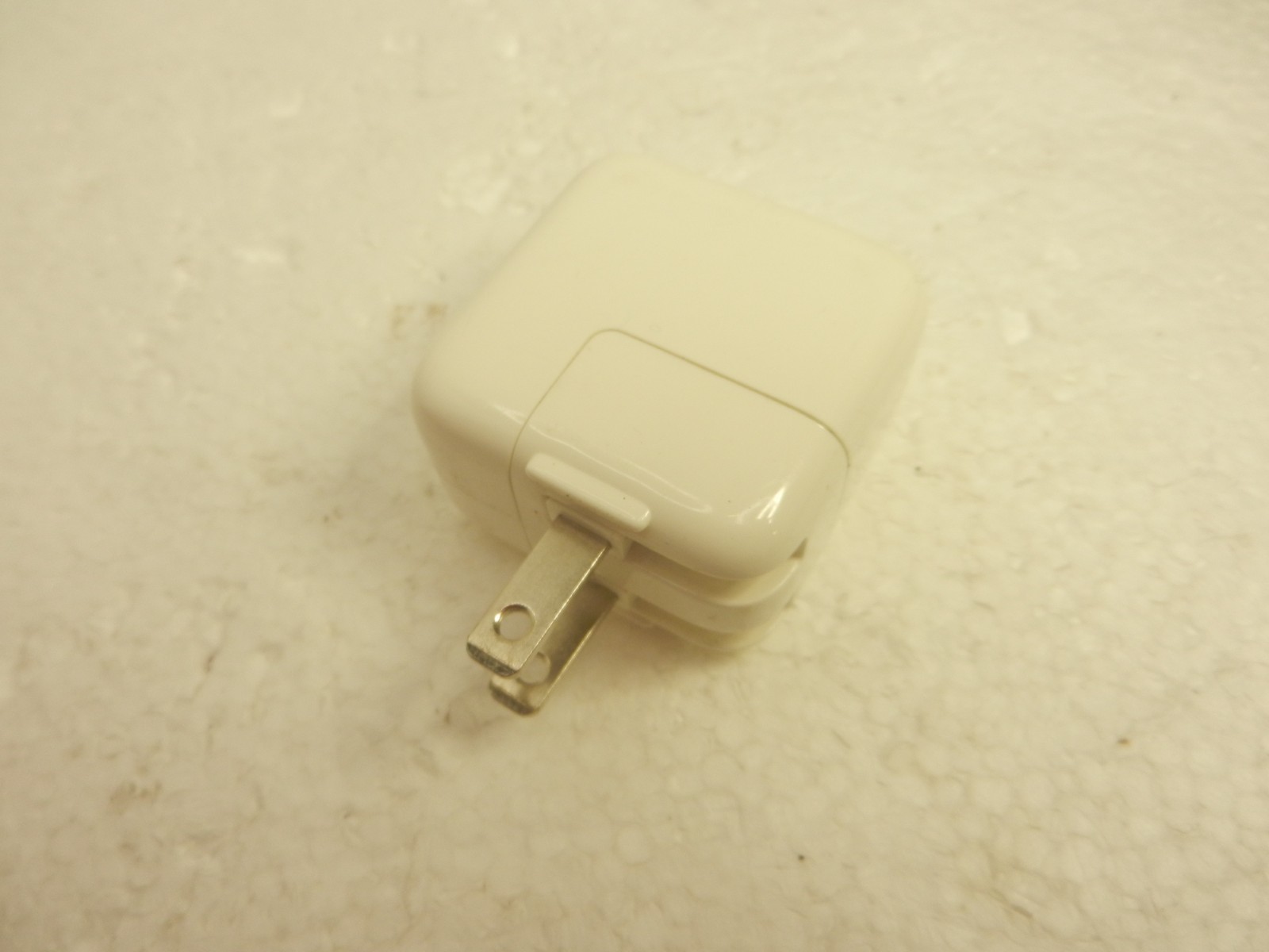 Apple A1401 12W iPad Charger 5.2V 2.4A USB Power Adapter, White Used