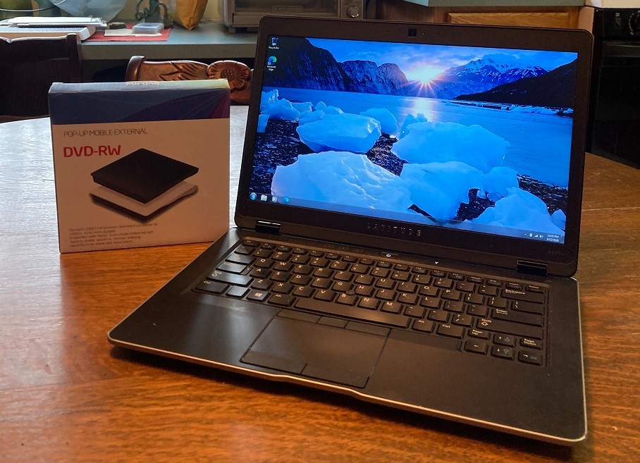 14"  Dell lightweight Ultrabook  Laptop Windows 7 Pro i3 2ghz 8gb 128gb SSD DVD