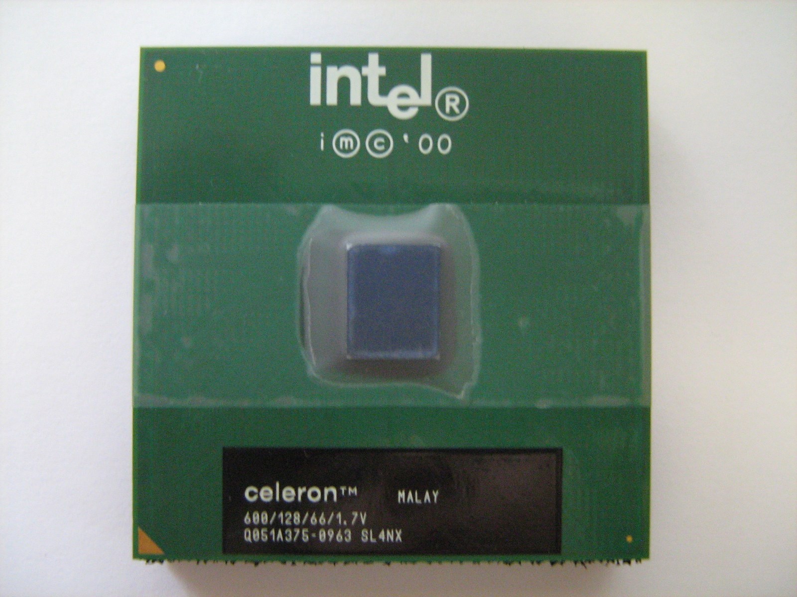 Intel Celeron CPU MicroProcessor SL4NX 600/128/66/1.7V BX80526F600128