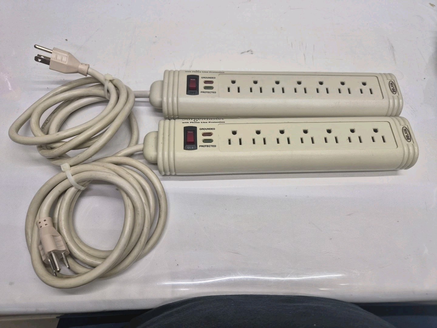 2X Belkin Surge Master 7 Outlets w/Phone Line Protection 330V Model F5C572-TEL