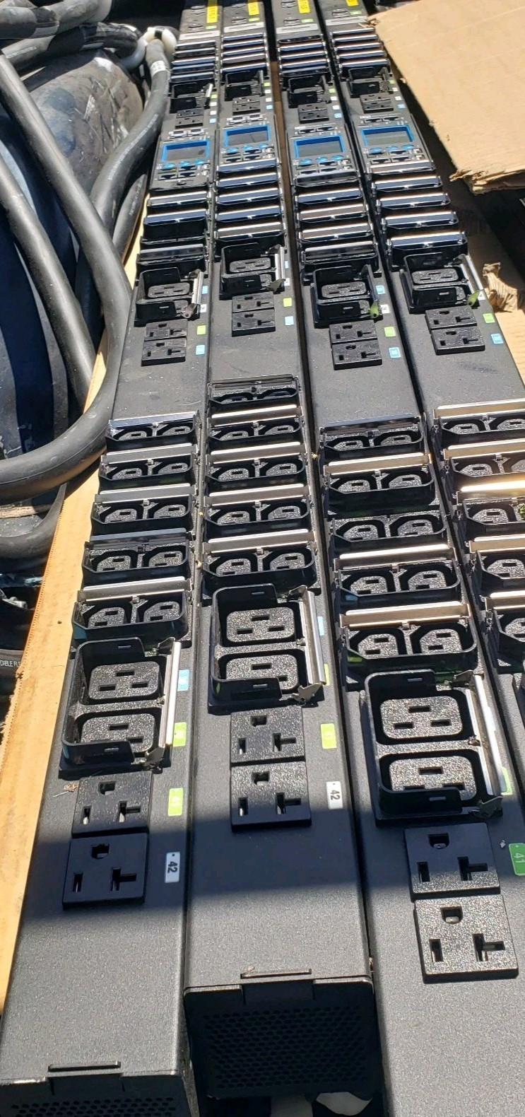 Chatsworth Monitored eConnect PDU EA-3014-C 42-Outlet 120V/208V 30A 3-PH L21-30P