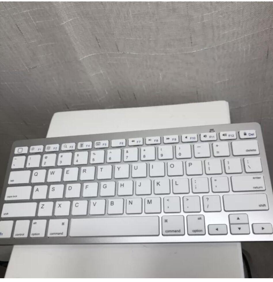 Clearance Omotion Wireless Keyboard- New Open Box - Nice