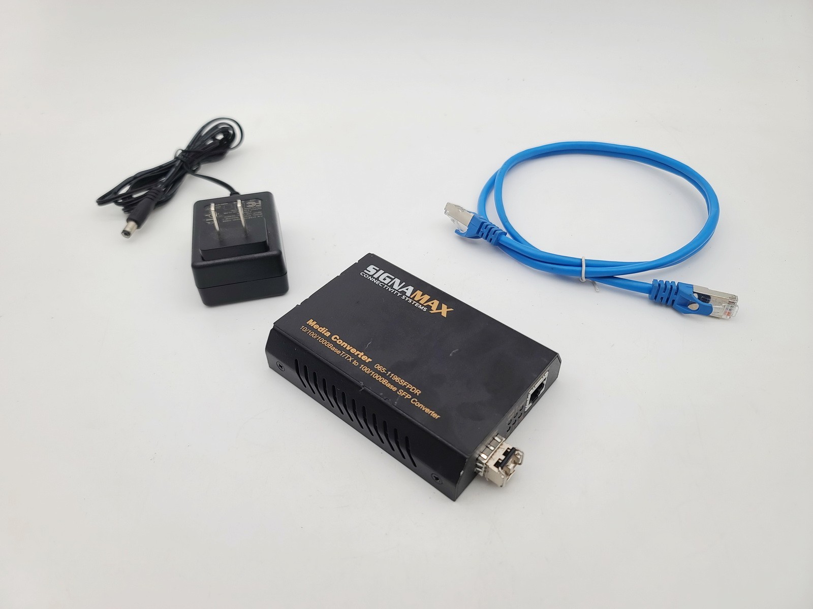SIGNAMAX 065-1196SFPDR GIGABIT ETHERNET TO SFP FIBER MEDIA CONVERTER 10/100/1000