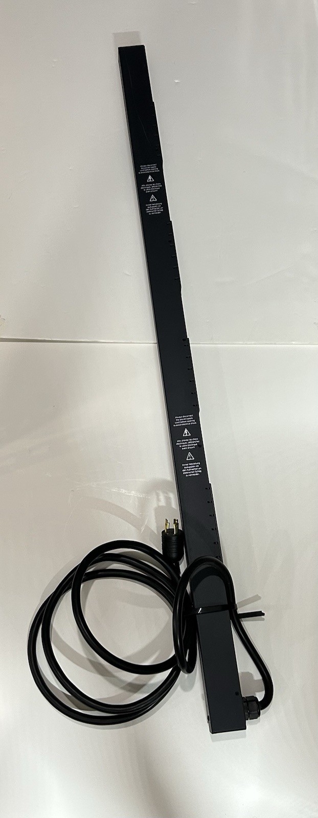 Leviton MV242-1C2 Metered 24 Outlet Vert Rack Power Distribution PDU