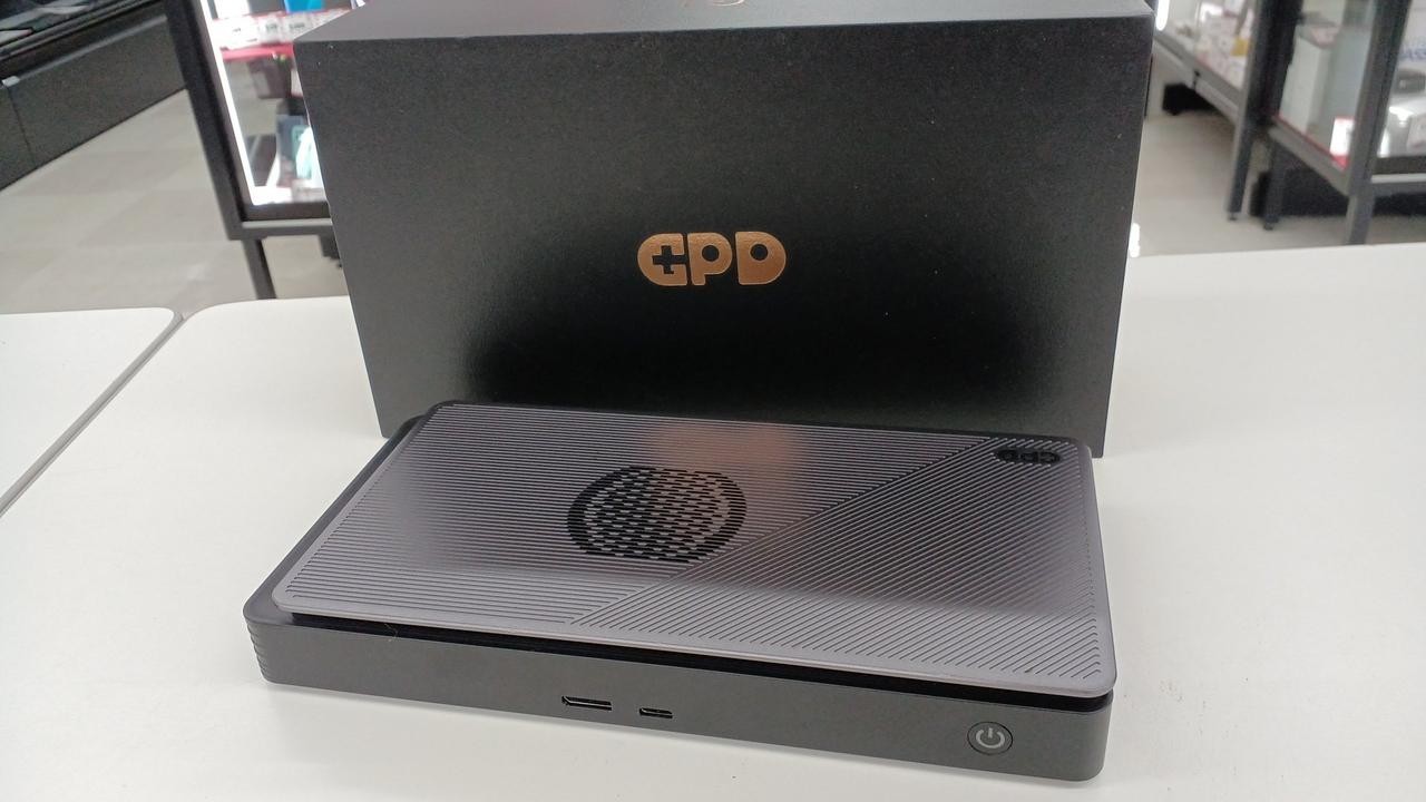 GPD G1 2024 Oculink and USB4 eGPU Dock RX 7600M XT Used From Japan w/Case